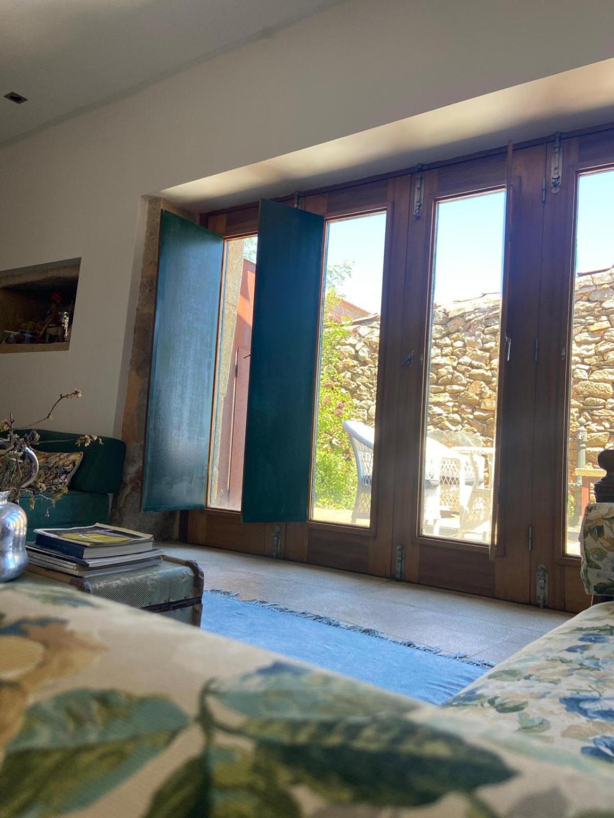 Casa Da Cisterna Guest House ฟิเกรา เด กาสเตโล รอดริโก ภายนอก รูปภาพ